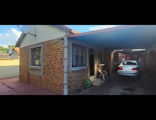 3 BEDROOM HOUSE FOR SALE IN PHILIP NEL PARK